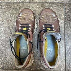 Great shape! Worn 2 times. Selling because this model digs into my ankles.